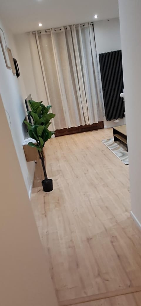 Appartement dans rue calme Apartment in Liège