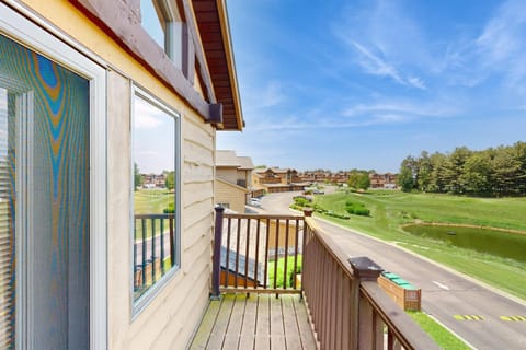 Fountain View Between Holes 1 & 2 Apartment in Castle Rock Lake