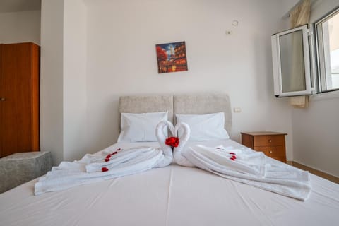 Bedroom, towels