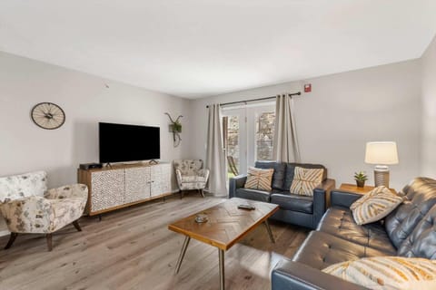 The Spoke - Experience Branson House in Branson