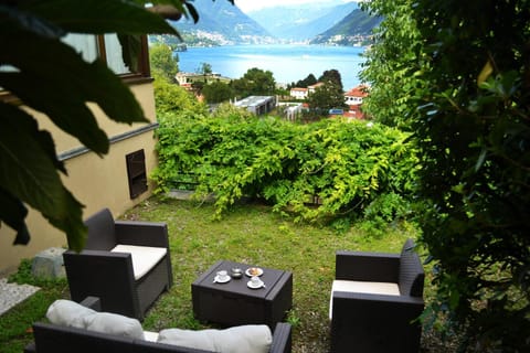Property building, Bird's eye view, Summer, View (from property/room), Lake view, Breakfast