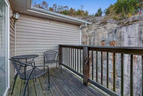 Branson Vineyards Escape - Quiet serenity House in Branson