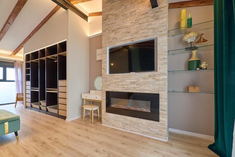 Communal lounge/ TV room, TV and multimedia, Living room