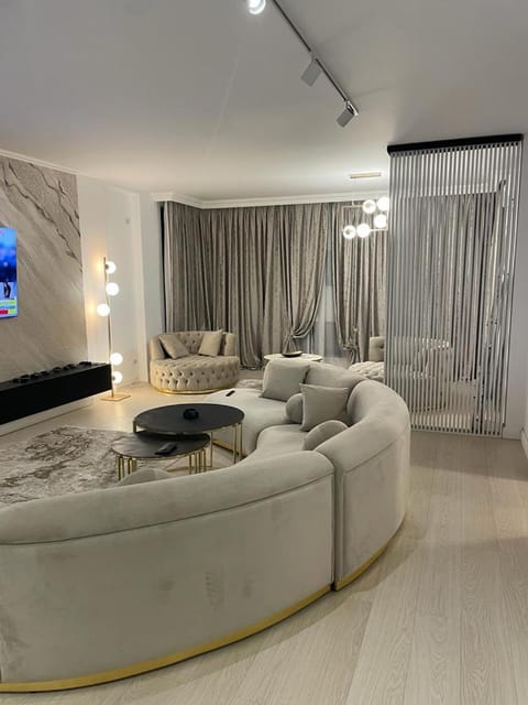 Apartament Mall Promenada Lux! Apartment in Craiova