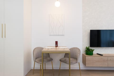 TV and multimedia, Living room, Dining area