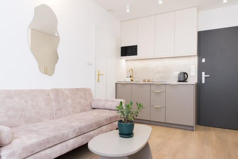 Kitchen or kitchenette, Living room, Seating area