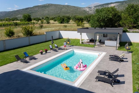 Natural landscape, Garden, Garden view, Mountain view, Pool view, Swimming pool, sunbed