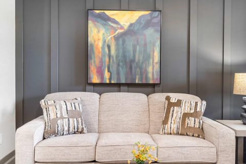 Earl Grey Escape - Chic 3 BDR House in Branson