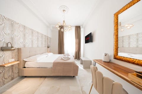 Photo of the whole room, Bedroom, furniture, towels