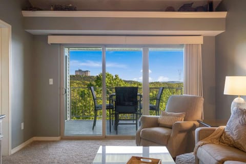 Branson Lakefront Luxury - Water Views House in Branson