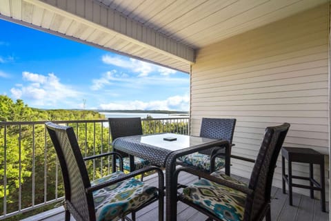 Branson Lakefront Luxury - Water Views House in Branson