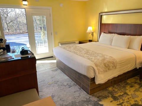 Patio, Bed, View (from property/room), Balcony/Terrace, Photo of the whole room, Bedroom, Facility for disabled guests