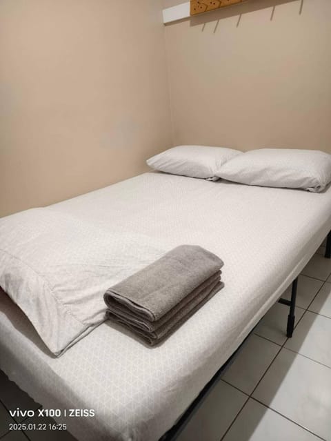 Bed, Photo of the whole room, towels