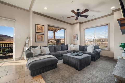 Coral Sunset - Amenity-Filled House in Washington