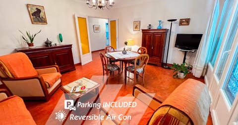 TV and multimedia, Living room, Seating area, Dining area