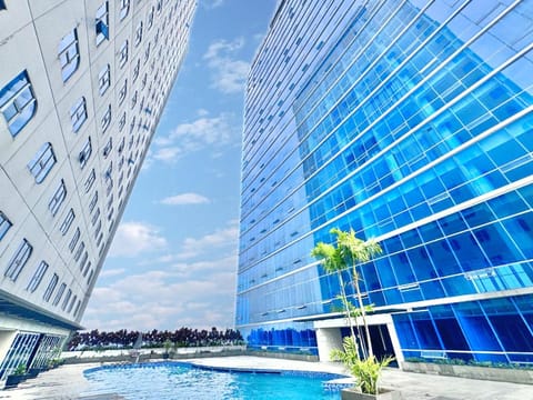 Property building, Day, Swimming pool