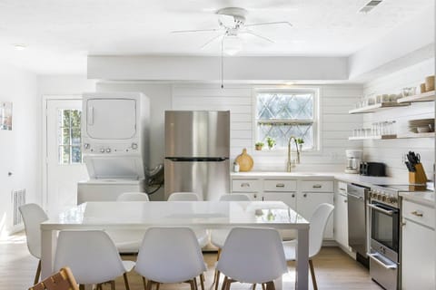 Enchanted Woods Retreat-Decorated for Christmas House in Indian Point