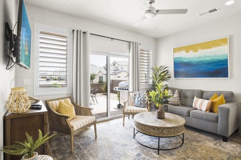 Happy Hawaiian Themed Condo House in Washington