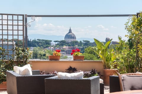 Patio, Natural landscape, Balcony/Terrace