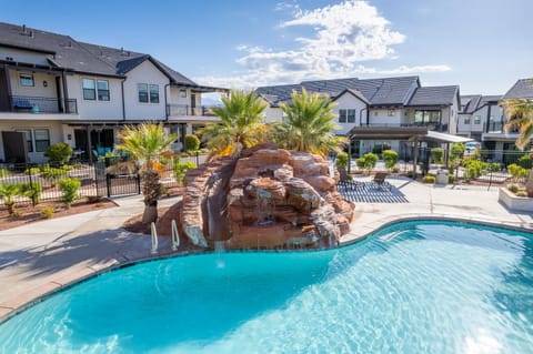 Coral Paradise - Community Pool House in Santa Clara