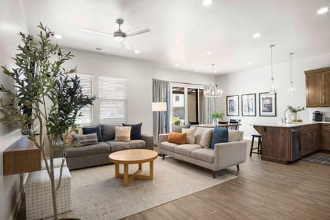 Coral Paradise - Community Pool House in Santa Clara