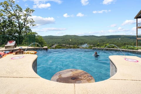 Stone Cliff Relaxation with Resort Amenities House in Indian Point