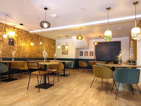 Restaurant/places to eat, Restaurant/places to eat