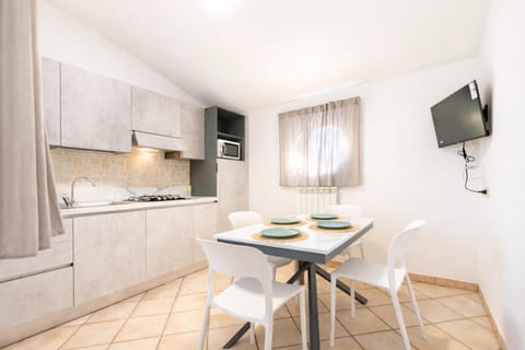 Kitchen or kitchenette, Dining area, pet friendly, stove