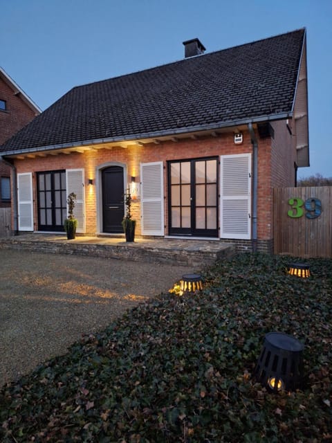 Une chambre en ville Bed and Breakfast in Wallonia, Belgium