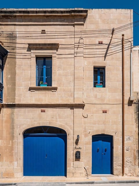 Property building, Day