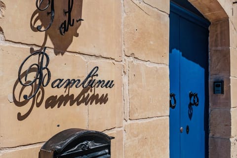 Day, Property logo or sign, Logo/Certificate/Sign