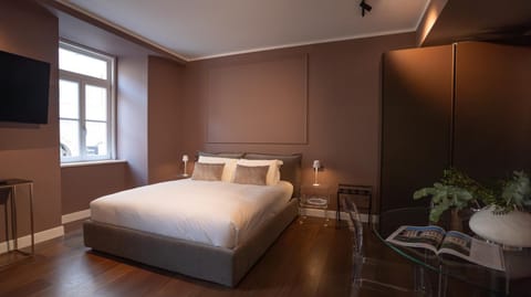 Bed, TV and multimedia, Photo of the whole room, Bedroom