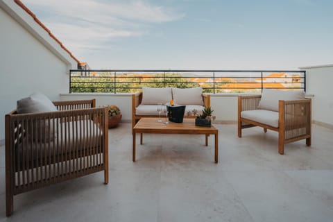 View (from property/room), Balcony/Terrace, Seating area