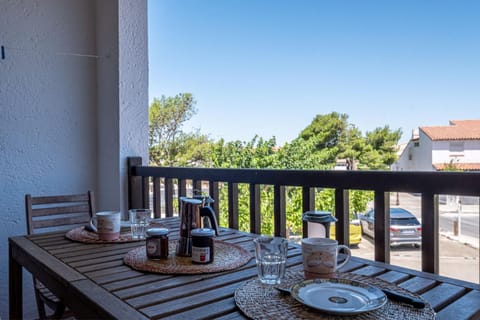 Patio, Day, Coffee/tea facilities, View (from property/room), Balcony/Terrace, Food and drinks, Dining area, Food, Drinks