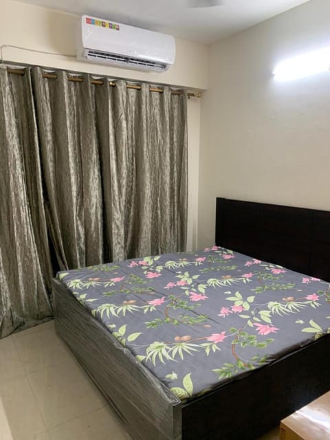 Bed, Photo of the whole room, Bedroom, air conditioner