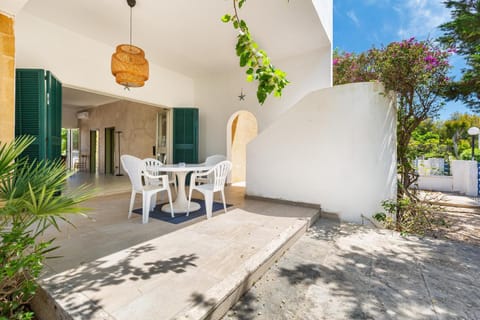 Property building, Patio, Dining area