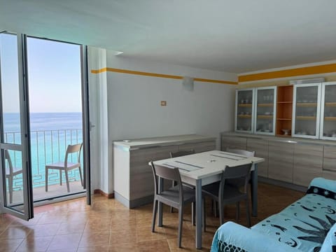 Natural landscape, View (from property/room), Balcony/Terrace, Living room, Seating area, Dining area