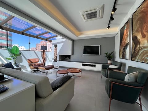 Communal lounge/ TV room, Living room, fireplace