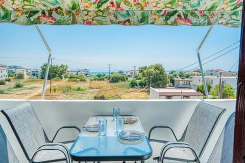 Patio, Day, Natural landscape, View (from property/room), Balcony/Terrace, Dining area, Sea view