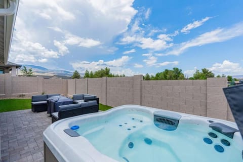 Patio, Hot Tub