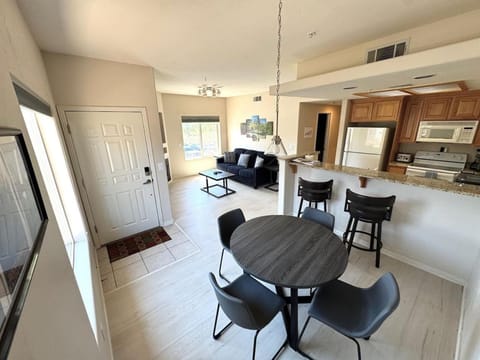 Kitchen or kitchenette, Seating area, Dining area