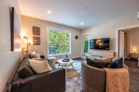 Communal lounge/ TV room, TV and multimedia, Living room, Seating area, Evening entertainment