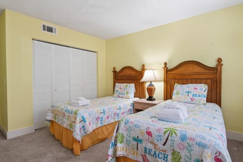 2320 Racquet Club - Sleeps 8, 3 Bedroom, Pool Apartment in Hilton Head Island