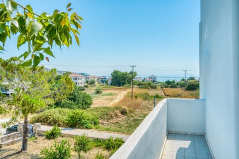 Property building, Spring, Day, Natural landscape, Garden, Garden view