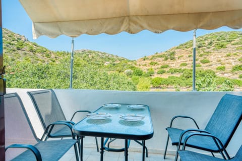 Spring, Day, Natural landscape, View (from property/room), Balcony/Terrace, Dining area, Mountain view