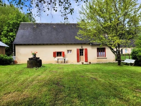 Gîte de France Chez baptiste 2 épis - Gîte de France 4 personnes MAE-0013 Apartment in Auvergne-Rhône-Alpes