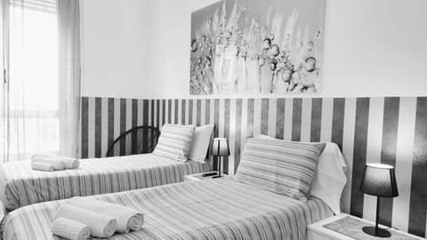 Photo of the whole room, Bedroom, towels