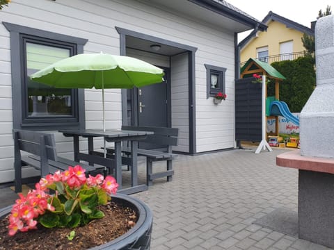 Property building, Day, BBQ facilities, Garden, Garden, Balcony/Terrace, Garden view