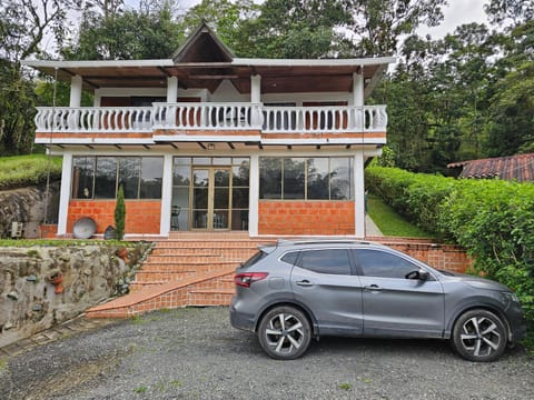 Property building, Garden view, Parking