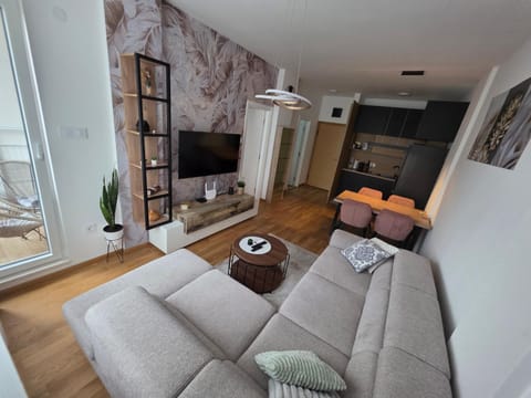 TV and multimedia, Living room, Seating area, Evening entertainment